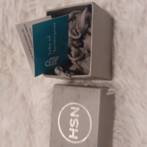 Jade of Yesteryear Charcoal Jade Silver Stud Earrings NEW - Picture 5 of 5